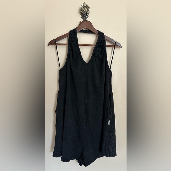 NWOT FREE PEOPLE FP Movement Hot Shot Halter Romper Black Large - Picture 5 of 10